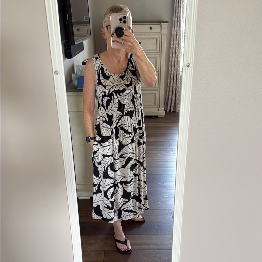 Croft & Barrow Black and Cream/Off White Sleeveless Midi Sundress